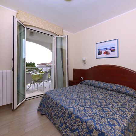 Residence Costa Smeralda Гроттаммаре Екстер'єр фото