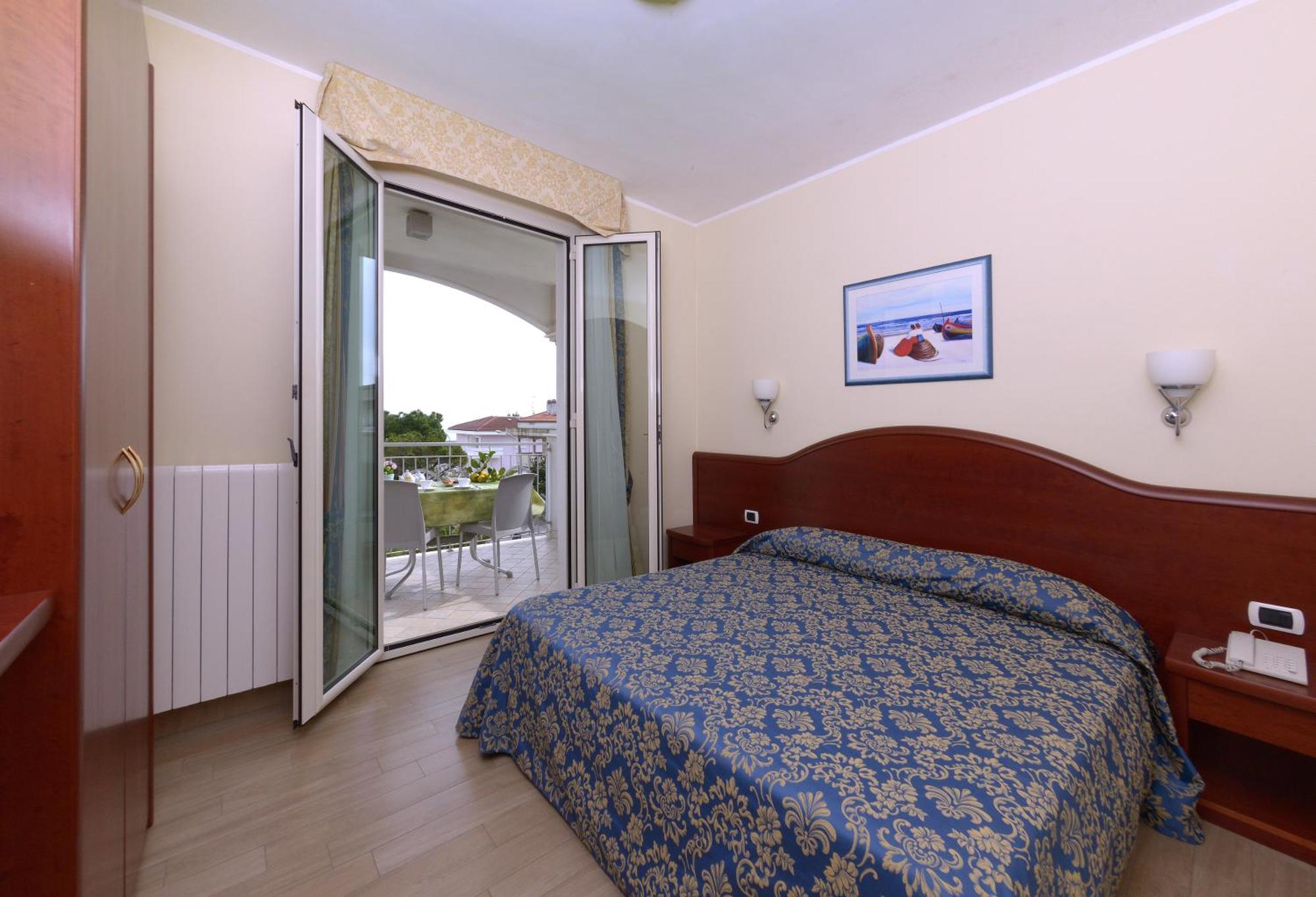 Residence Costa Smeralda Гроттаммаре Екстер'єр фото