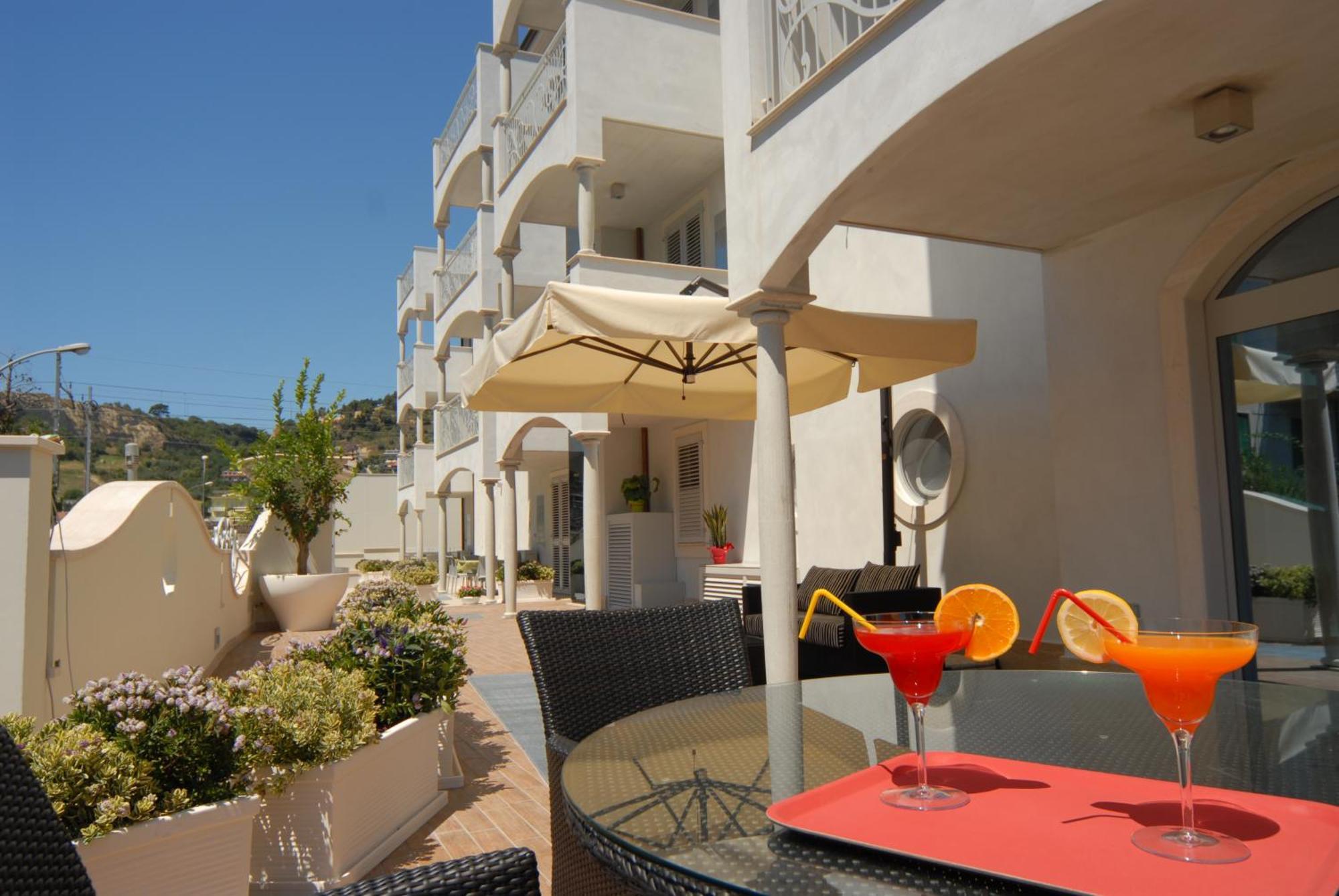 Residence Costa Smeralda Гроттаммаре Екстер'єр фото